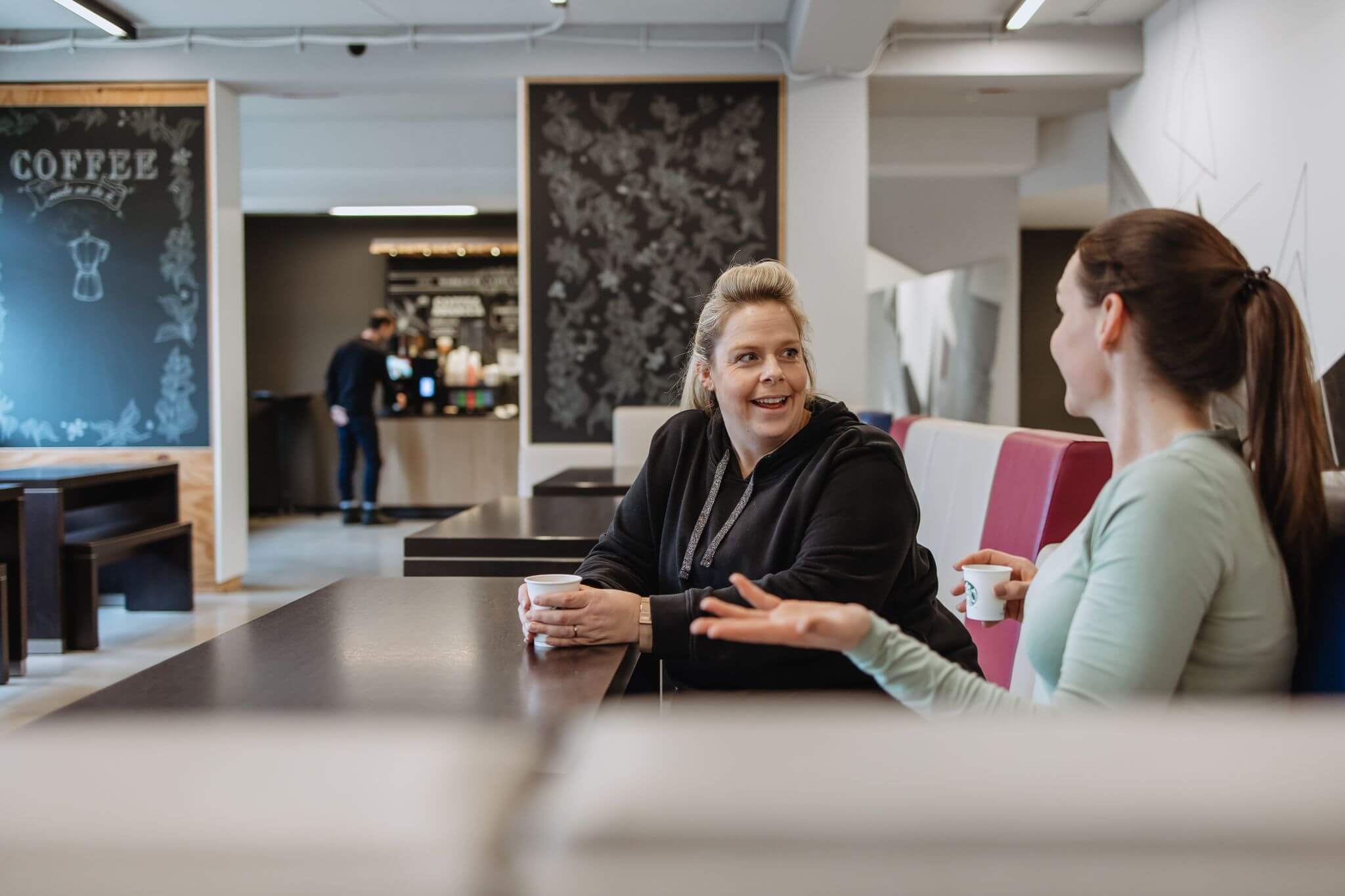 Cafeteria und Treffpunkte auf dem Campus